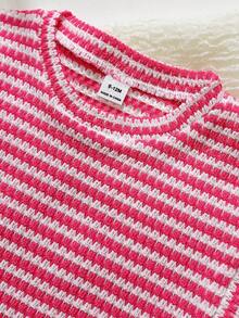 SHEIN Playful Pals 2件套女婴0-3岁春夏休闲日常度假针织黑白条纹荷叶袖圆领T恤和短裤套装 - 玫紅色 - 查看 3