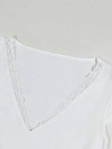 Rina Fox Áo thun cổ chữ V ôm vừa vặn màu trơn ren tương phản thời trang mùa hè cho nữ - trắng - Xem 4