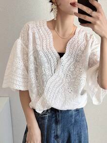 FRIFUL Áo kiểu nữ dáng rộng, cổ chữ V, vai rớt, thêu họa tiết, chất liệu vải thô. - trắng - Xem 1