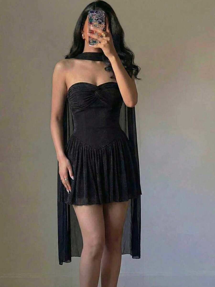 SHEIN Glamour 女士纯色亮面褶皱无肩带荷叶边性感连衣裙 - 黑色 - 查看 1