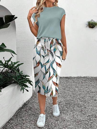 SHEIN LUNE Casual Minimalist Green Short Sleeve T-Shirt Paired With Green Abstract Geometric Print Skirt, 2 Pieces Set Suitable For Spring/Summer Vacation