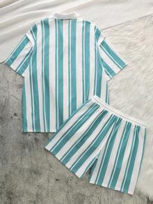 TEENAGE MUTANT NINJA TURTLES | SHEIN Bộ đồ ngủ nam in hình hoạt hình kẻ sọc gồm áo và quần short - Màu xanh Bạc hà - Xem 2