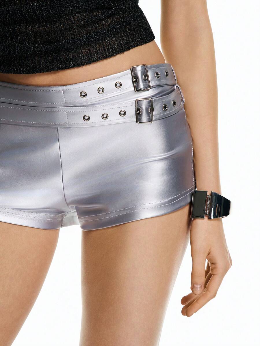 Airlisse Quần short nữ dáng ôm, chi tiết cúc bấm, thích hợp mặc mùa hè. - Bạc - Xem 1