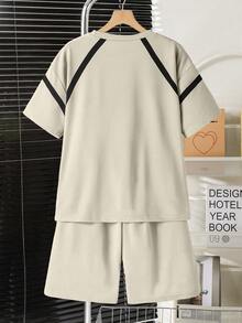 SHEIN Vacaura 2件套青少年春夏秋季插肩袖撞色条纹T恤和口袋短裤休闲运动时尚套装 - 杏色 - 查看 2