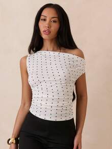 SHEIN Glamour Áo thun nữ mùa hè họa tiết chấm bi lãng mạn, thiết kế bất đối xứng, vai lệch, thích hợp cho kỳ nghỉ. - trắng - Xem 3