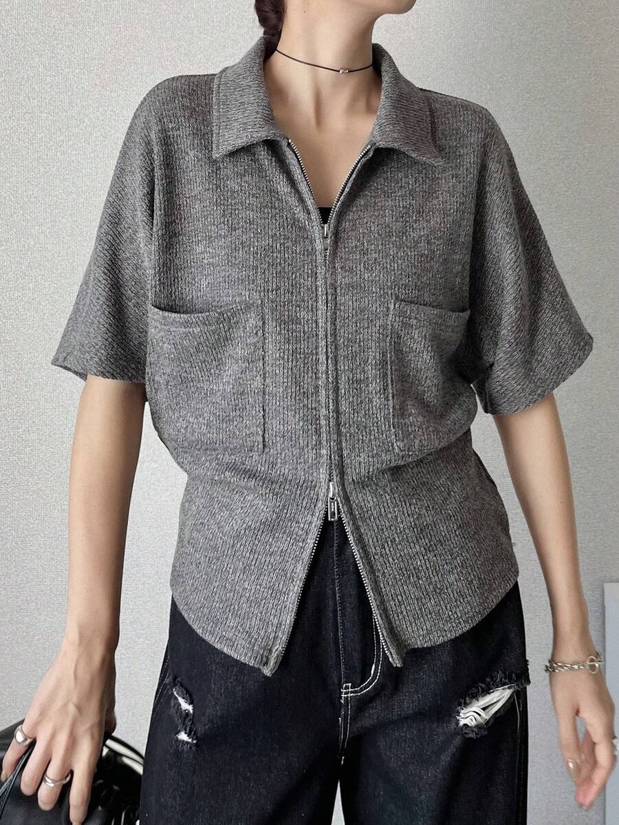 FRIFUL Kaos Wanita Lengan Pendek Warna Polos Musim Semi/Panas dengan Dekorasi Saku Resleting Logam, Kasual, Longgar, Serbaguna, Cocok untuk Perjalanan, Warna Abu-abu - Grey - View 1