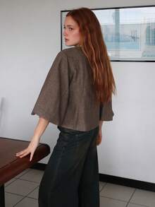 SILVIA DI SANTO 优雅复古法式女式浪漫约会奢华高端设计人字形圆领短款灯笼袖收腰金属纽扣西装外套 - 彩色 - 查看 3