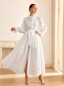 CLARA VERO 白色蕾丝灯笼袖两件套：收腰设计，宽松喇叭裤腿，优雅的夏季派对或度假完美之选。采用弹力蕾丝涤纶面料，配有松紧腰带、灯笼袖和纽扣前襟。 - 白色 - 查看 6