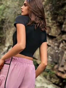 Medorelle Áo thun nữ tay ngắn dáng lửng màu trơn RUN HIKE, áo crop top tay ngắn cổ cao màu đen cho kỳ nghỉ hè, áo thể thao tay ngắn cổ cao với chi tiết khoét eo, thích hợp cho mùa xuân, hè, đi chơi. - màu đen - Xem 2