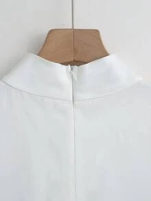 Ellegaria. Áo sơ mi nữ kiểu Pháp thanh lịch bằng satin, cổ xếp ly rỗng, không tay. - trắng - Xem 7