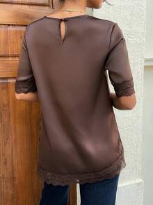 Siren Gaze Áo thun ngắn tay màu nâu satin phối ren dành cho nữ - màu nâu - Xem 3