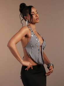 Hauture Áo kiểu nữ gợi cảm với chi tiết cúc ngọc trai, cổ yếm, lưng hở. - Màu Xám nhạt - Xem 4