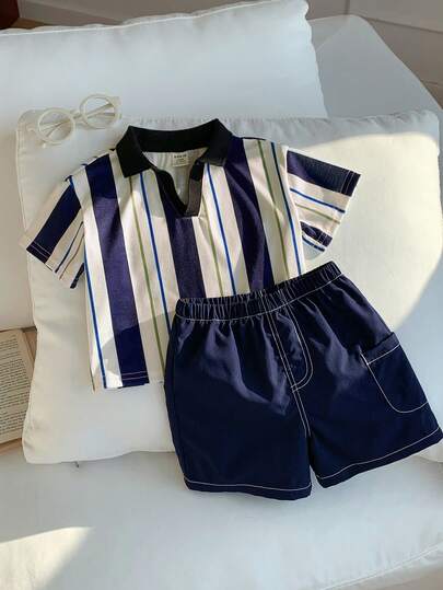 SHEIN Conjunto de 2 piezas de verano para niño con estilo preppy: Polo de manga corta a rayas y pantalones cortos de cintura elástica, conjunto de ropa de verano
