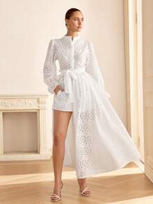 CLARA VERO 白色蕾丝灯笼袖两件套：收腰设计，宽松喇叭裤腿，优雅的夏季派对或度假完美之选。采用弹力蕾丝涤纶面料，配有松紧腰带、灯笼袖和纽扣前襟。 - 白色 - 查看 2