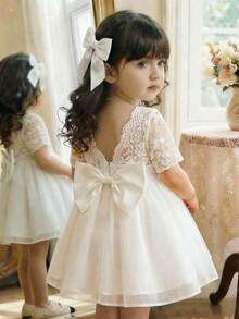 SHEIN Robe courte à manches courtes, blanche, élégante et mignonne, avec broderie florale en maille - Multicolore - Voir 1