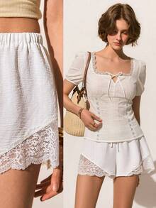 Poéselle Quần short nữ dáng rộng, màu trơn, có dây rút ở eo, phối ren tương phản, thích hợp cho kỳ nghỉ hè. - trắng - Xem 3