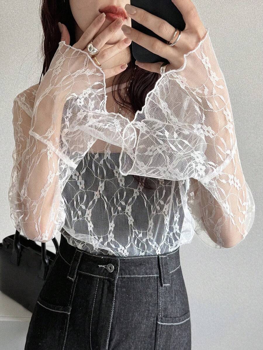 FRIFUL 女款圓領蕾絲布料修身喇叭袖純色休閒長袖T恤 - 白色 - 查看 1