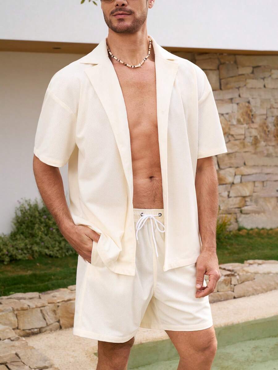 Manfinity VDAYZ Bộ đồ đi biển dành cho nam, gồm áo tay ngắn cài một hàng khuy màu trơn và quần đùi có túi, dây rút ở eo. - Màu be - Xem 1