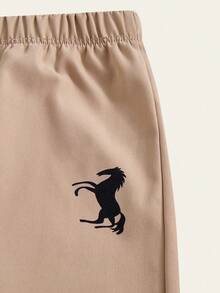 Casuvi Kids 两件套男童海军蓝 Polo 领二合一刺绣条纹衬衫搭配卡其色直筒裤套装，适合日常穿着、复古校园风、运动街头风、返校季、春秋季男童休闲两件套，男童套装，儿童休闲套装，儿童男童休闲套装，男童套装 - 綠色 - 查看 10