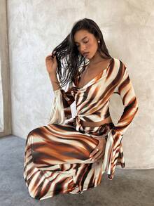 Aloruh 女士春夏度假性感优雅浪漫复古扎染印花长袖深V领露脐罩衫+超低腰超长款长裙，女士沙滩罩衫 - 彩色 - 查看 6
