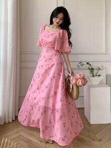 Celisse Damklänning med fyrkantig halsringning, rynkad midja och smal passform, tryckt - Rosa - Visa 1