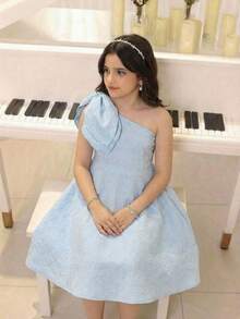 SHEIN Tween Girl Elegant Casual Minimalist Light Pink & Blue Textured One Shoulder Backless Detachable Rose Bow Waist Splice A-Line Mini Dress - Baby Blue - View 4