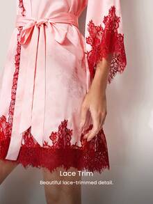 LUVLETTE 新娘奢华粉色缎面和服睡袍 - 优雅系腰睡裙，饰以红色蕾丝细节，新娘休闲服 - 粉色 - 查看 4