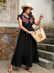 SHEIN LUNE Vestido Longo com Bainha Fluida em Tecido Texturizado Plus Size, Vestido de Verão Traje de Formatura 4 de Julho Branco - Preto - Visão 4