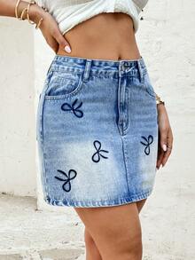 Rivivi High Waist Fashionable Bow Embroidered Washed Denim Skirt - Light Wash - View 3