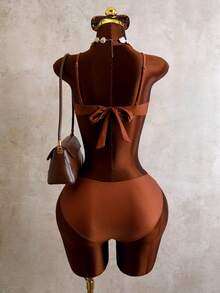 Swim Chiccia 女士连体泳衣，性感休闲度假简约优雅镂空纯色吊带连体泳装，春夏款 - 棕色 - 查看 2