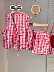 SHEIN EZwear Bộ đồ nữ gồm áo ba lỗ và quần short kẻ caro in hình dâu tây, thích hợp mặc hàng ngày. - Đỏ và trắng - Xem 4