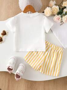 SHEIN 2件套女婴幼儿/新生儿0-3岁休闲日常腊肠犬图案圆领T恤+粉色条纹短裤套装，春夏款 - 黃色 - 查看 2