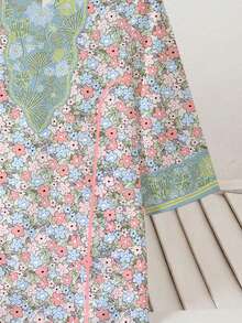 SHEIN 一件V领可爱女童碎花长袖连衣裙，舒适休闲，百搭时尚，适合日常穿着，也适合生日派对、晚宴、演出、婚礼、洗礼、秋冬季室内外活动、日常穿着、运动、聚会、拍照、度假、节日、春秋冬季等场合。 - 彩色 - 查看 4