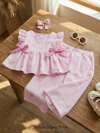 Cozy Pixies 两件套可爱女婴套装：休闲、简约、可爱的条纹套装，饰有通体印花和蝴蝶结。适合生日派对、晚宴、演出、婚礼、洗礼、开幕式、日常穿着、上学、郊游以及秋冬季节。