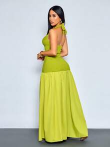 SOLERSUN Gaun Maxi Halter Hijau Tanpa Lengan Elegan untuk Wanita dengan Detail Cincin dan Hem Mengembang - Hijau - View 3