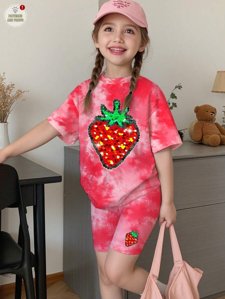 SHEIN 两件套女童休闲甜美夏季草莓印花套装,渐变扎染印花,圆领短袖T恤搭配紧身短裤,适合春夏季节日常穿着、度假旅行。 - 彩色 - 查看 1