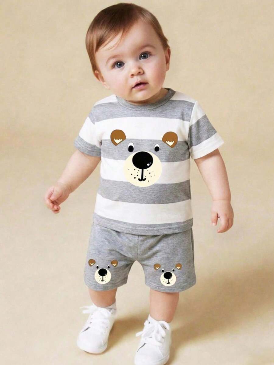 SHEIN Bộ 2 món áo thun ngắn tay kẻ sọc in hình gấu hoạt hình cho bé trai và quần short màu xám, thích hợp mặc hàng ngày, đi chơi, hoạt động ngoài trời, tiệc tùng, kỳ nghỉ hè ở bãi biển, mùa xuân/hè.