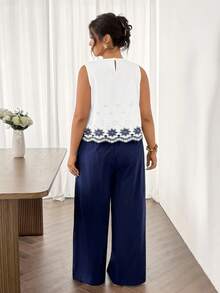 Lounesse Bộ đồ đôi cỡ lớn dành cho nữ, gồm áo không tay cổ tròn thêu và quần dài màu xanh navy, thích hợp mặc thường ngày. - Màu xanh hải quân - Xem 2