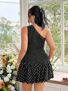 Elenzga 大码时尚女装新款黑色波点不对称肩部褶皱超短喇叭迷你连衣裙，适合春夏、返校、度假、毕业典礼、节日、情人节、圣诞节、音乐节、母亲节、万圣节、感恩节、复活节、国庆节、舞会、生日、约会、派对、婚礼、户外活动等场合。 - 黑與白 - 查看 3