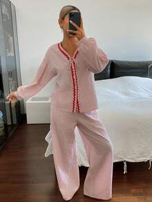 DAZY 女士春季睡衣套装，两件套，采用褶皱格纹面料，撞色荷叶边领口，系带开衫和长裤。 - 珊瑚橙 - 查看 5
