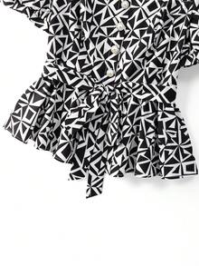 GlowEve CURVE Plus Size Women's Black & White Geometric Print Square Neck Puff Sleeve Tie Waist Ruffle Hem Blouse With Bow Tie And Pearl Decor, Fashionable Casual Commute Vacation Date Versatile Shirt, Spring & Summer Cute Dress Black And White Top Dress Top Dress Summer Black And White Dress Women - Multicolor - View 4