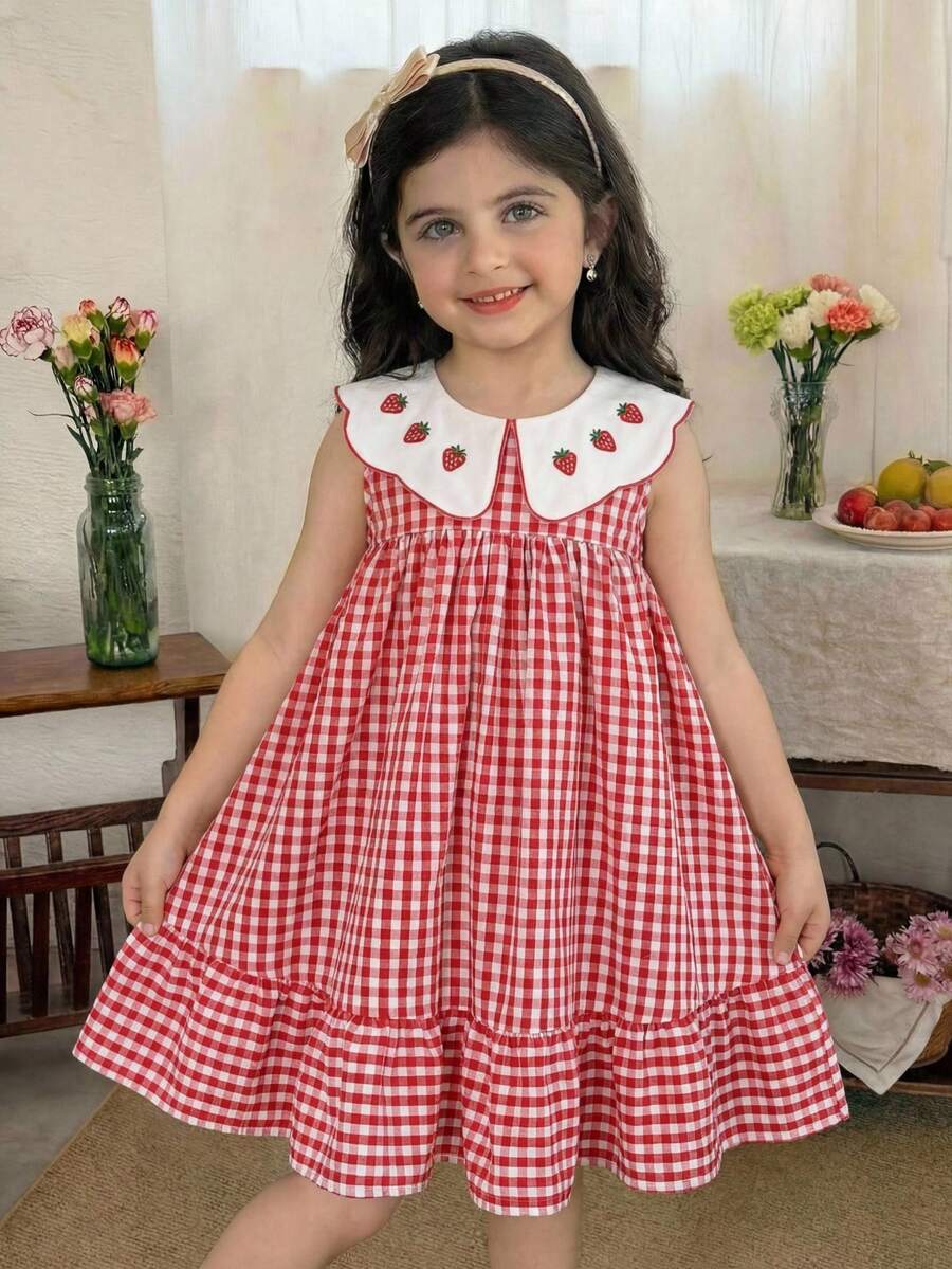 SHEIN Vestido informal sin mangas con cuello Peter Pan de color contrastante y estampado de fresas para niña - Rojo - Ver 1