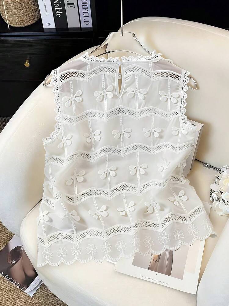 Blusa de Moda Feminina com Gola Redonda e Sem Mangas com Renda Contrastante - Branco - Visão 2