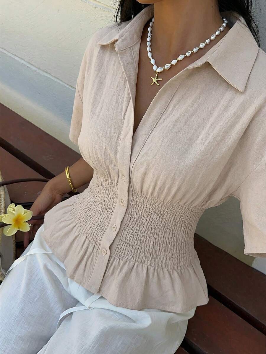 SHEIN EZwear 亚麻色梭织女式休闲夏季度假短袖衬衫,优雅女式短袖衬衫,奶油色衬衫,荷叶边衬衫,夏季女式上衣,休闲收腰上衣 - 卡其色 - 查看 1