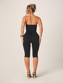 MISSGUIDED Women's Bandeau Strapless Body Contouring Capri Jumpsuit With Form Fitting Silhouette Perfect For Evening Parties Date Night Summer Occasions - Black - View 2