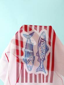 Swim Mod 3件套女士冲浪服套装，樱桃字母印花吊带比基尼搭配透明网纱罩衫，夏季沙滩装 - 彩色 - 查看 6
