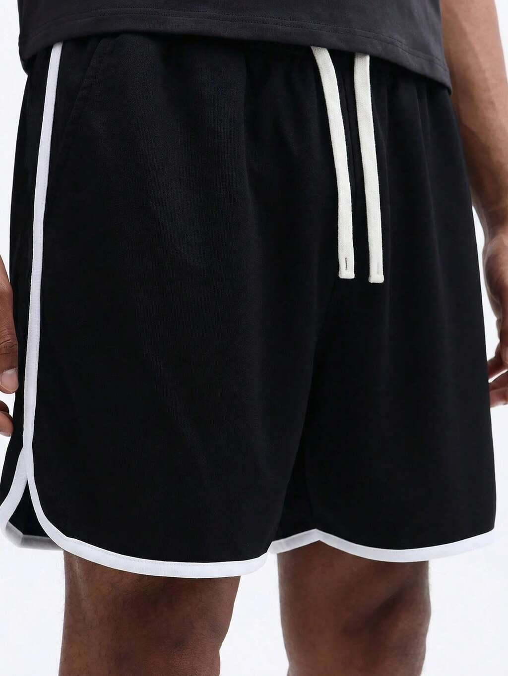 Pantaloncini da basket con finiture a contrasto