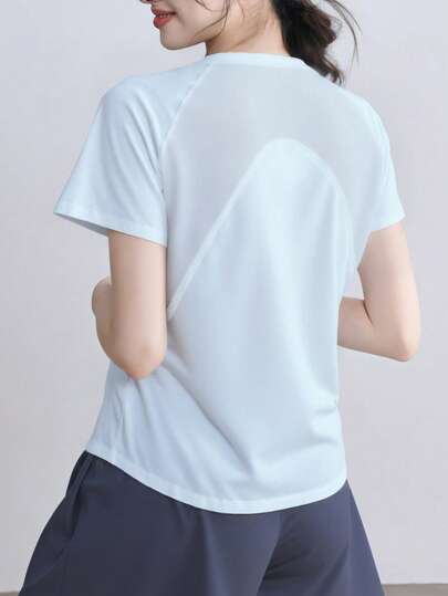 Camiseta deportiva de manga corta con panel trasero de malla, ligera y transpirable para entrenamiento diario