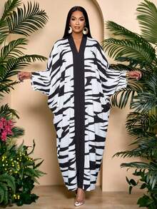 SOLERSUN Women's Modest Black And White Random Print Kaftan Maxi Dress With V Neck Long Batwing Sleeves - Black and White - View 1