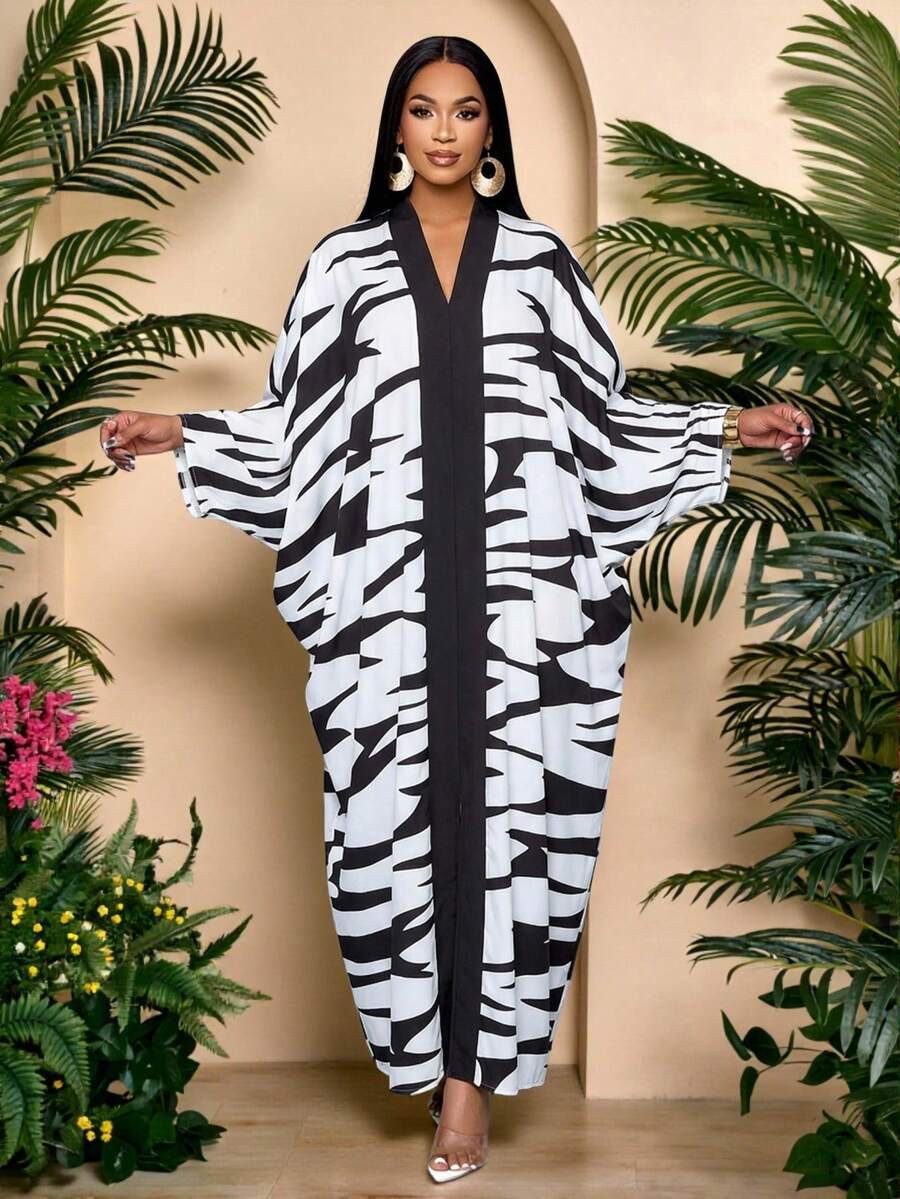 SOLERSUN Women's Modest Black And White Random Print Kaftan Maxi Dress With V Neck Long Batwing Sleeves - Black and White - View 1